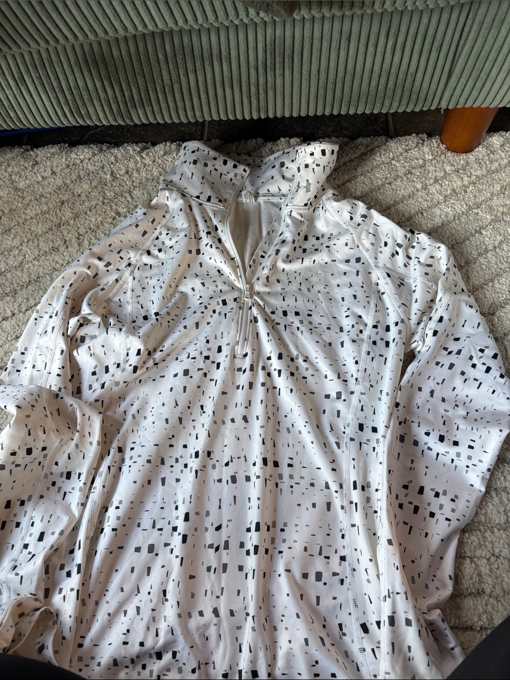 Under Armour White Pullover with Black & Gray Speckle Print